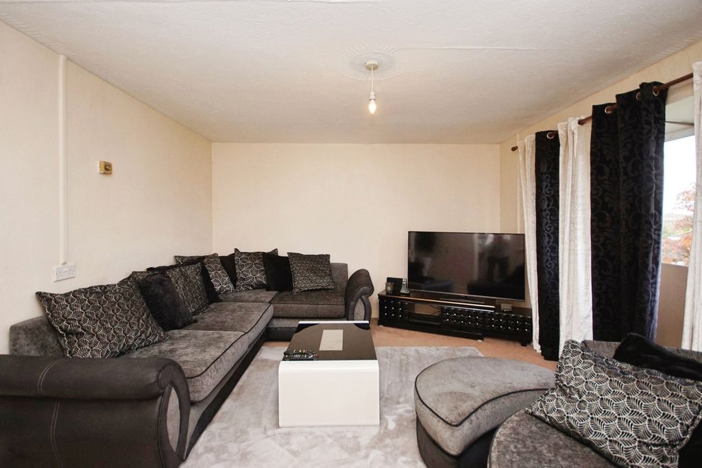 Property photo 2 of 17 Photo