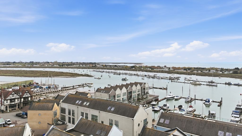 Property photo 2 of 27 Harbour Square