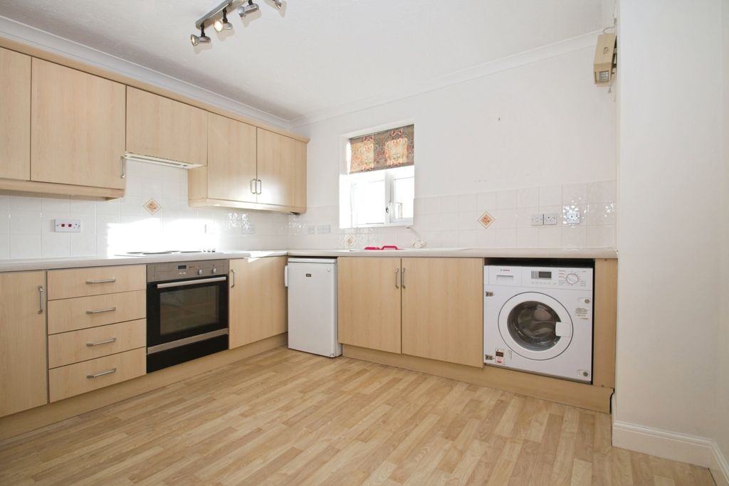 Property photo 2 of 18 Separate Kitchen