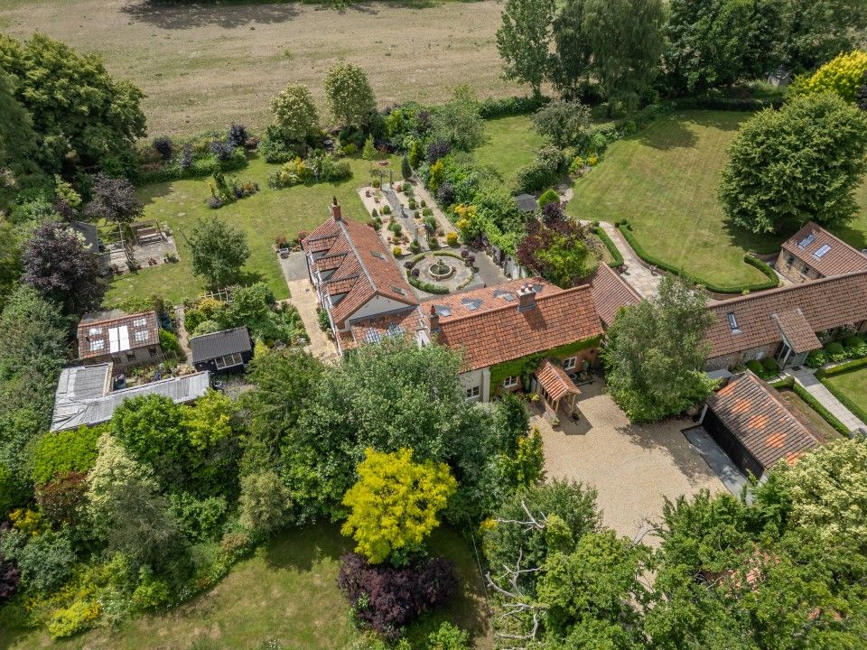 Property photo 2 of 34
