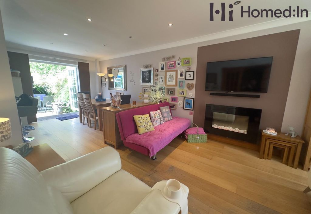 Property photo 3 of 12 Ezy Watermark_18-07-2023_08-07-53-1290Pm.Jpeg