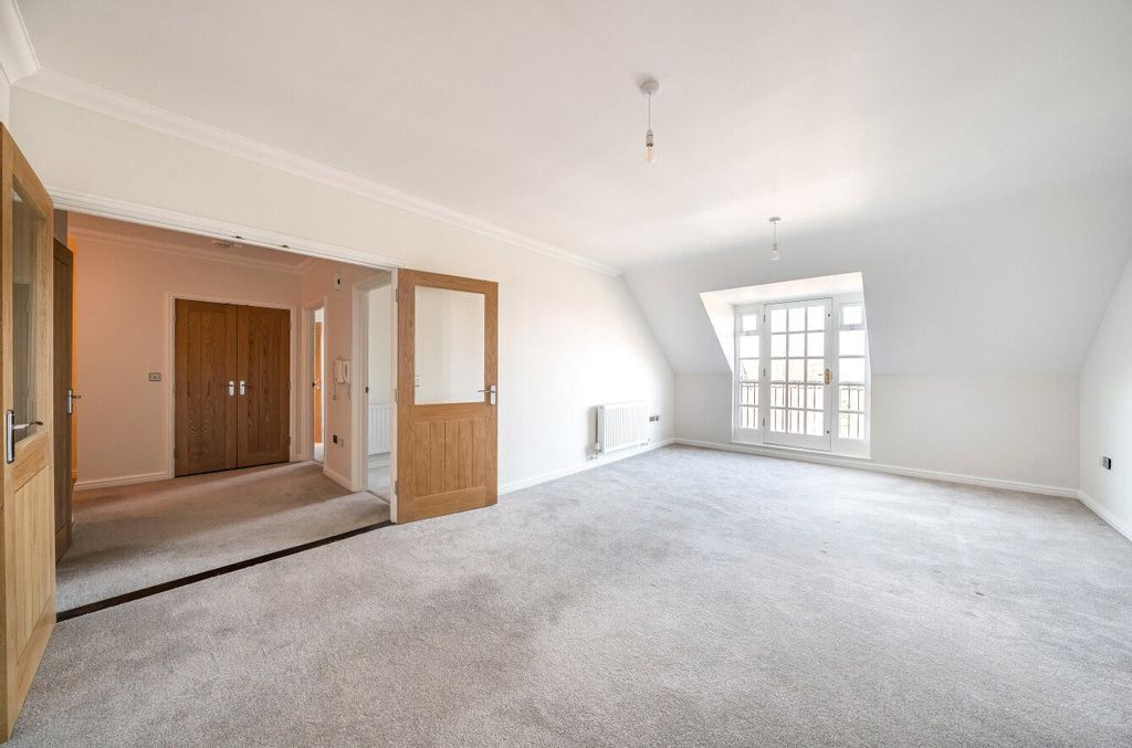 Property photo 3 of 10 Sitting Room