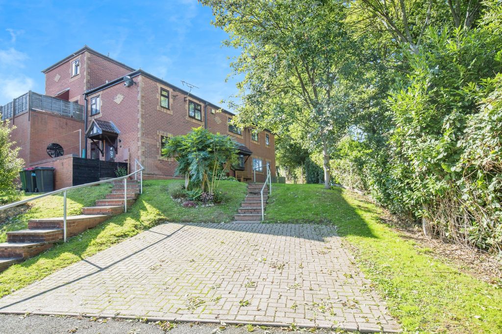 Property photo 3 of 11 0F88940d-Mw-8800