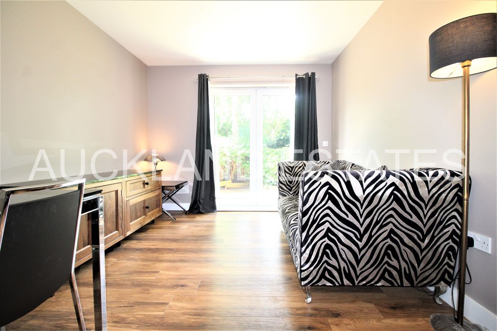 Property photo 2 of 13 Img_1957_14_Original