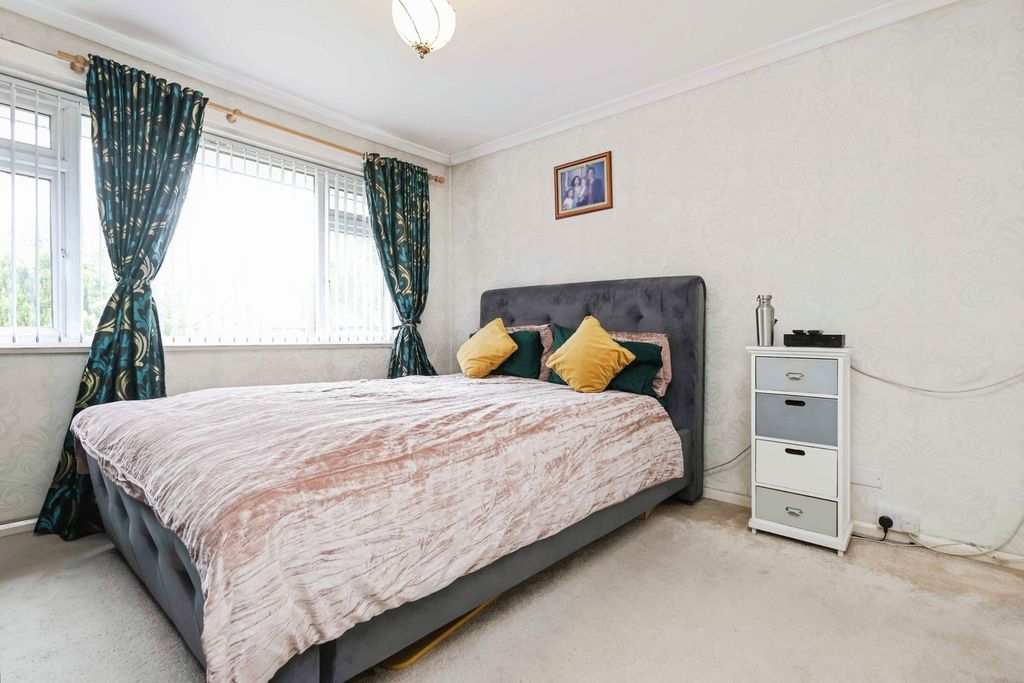 Property photo 3 of 17 Bedroom One