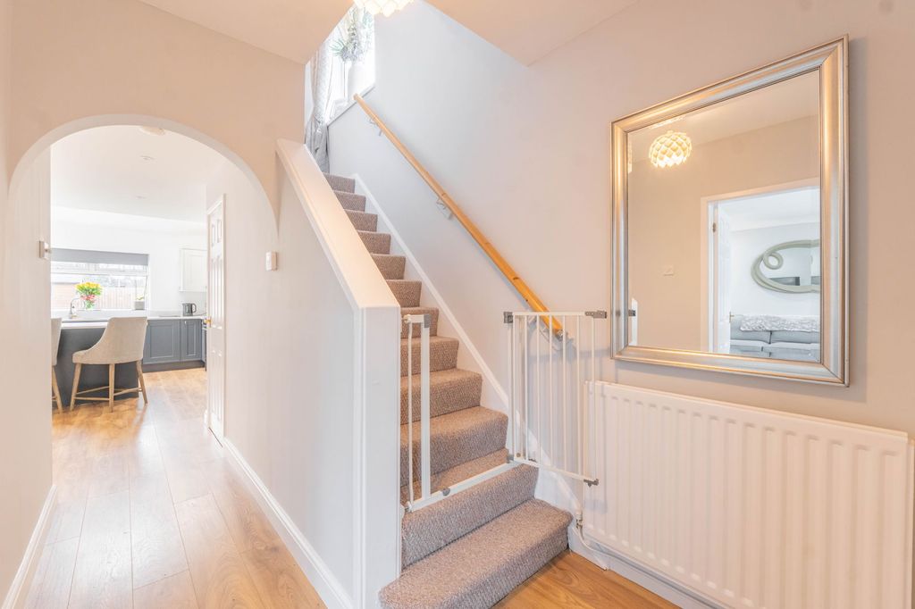 Property photo 2 of 30