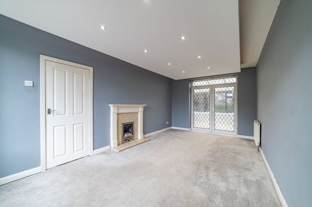 Property photo 3 of 21