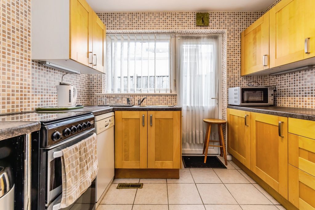 Property photo 3 of 17 Photo