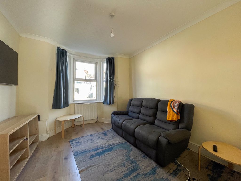 Property photo 3 of 13 4538633