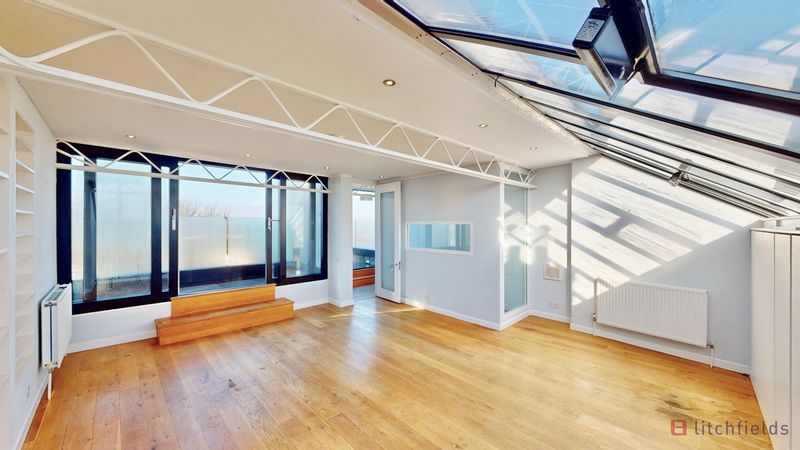 Property photo 3 of 16 Reception