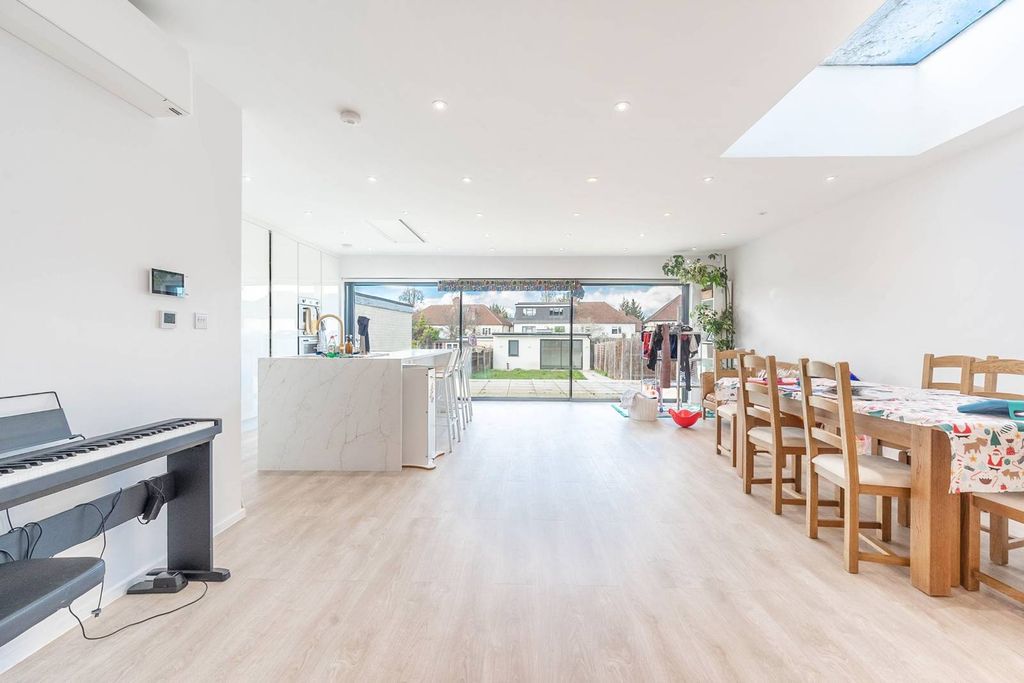 Property photo 2 of 22