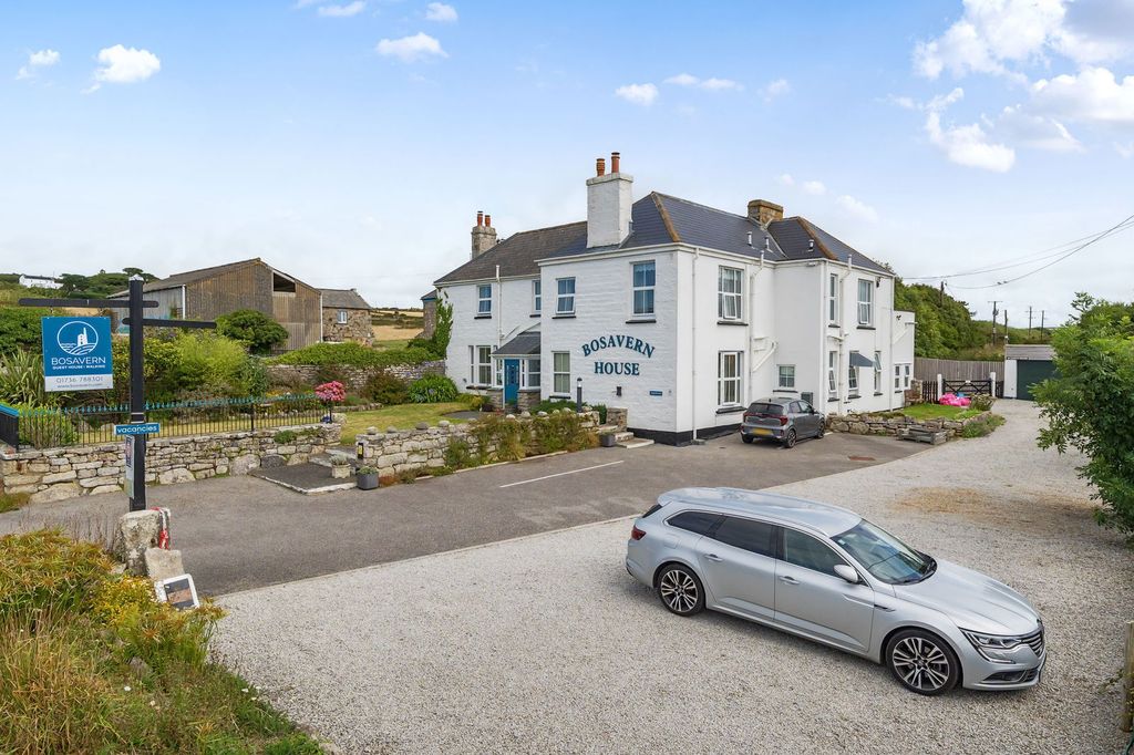 Property photo 2 of 31