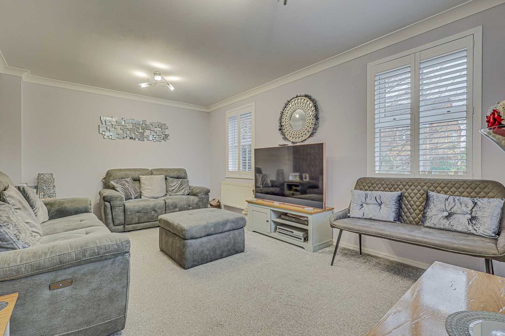 Property photo 3 of 35