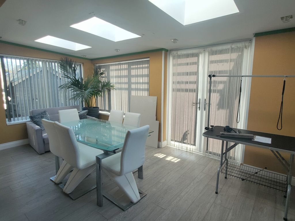 Property photo 2 of 17 Image