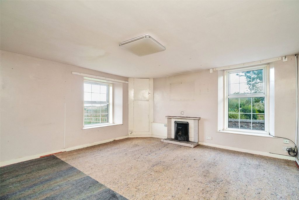 Property photo 3 of 29 Sitting Room