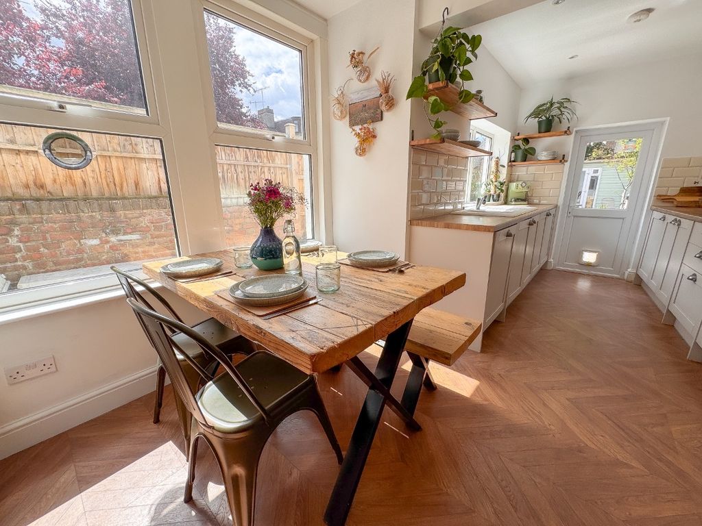 Property photo 2 of 25 320365