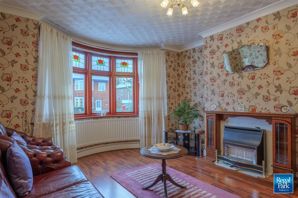 Property photo 2 of 31 Lounge