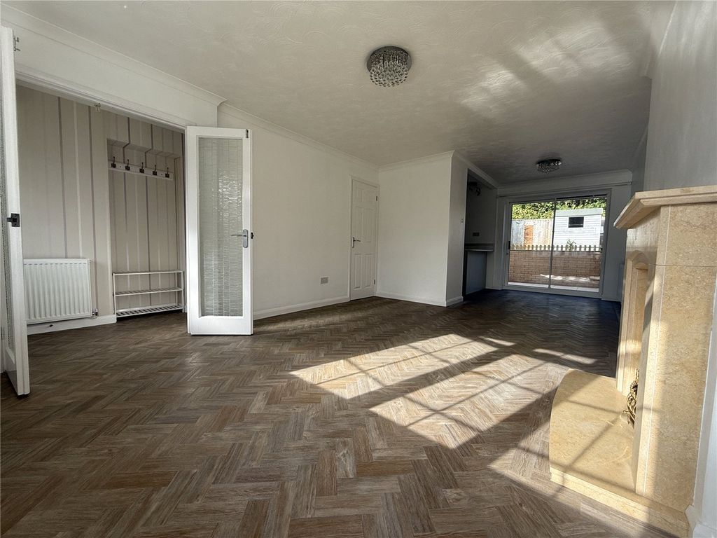 Property photo 3 of 18 Picture No. 02