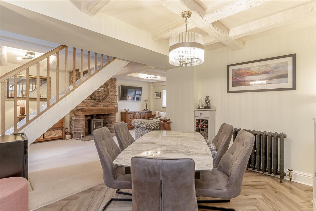 Property photo 3 of 28 Lounge - E.Jpg