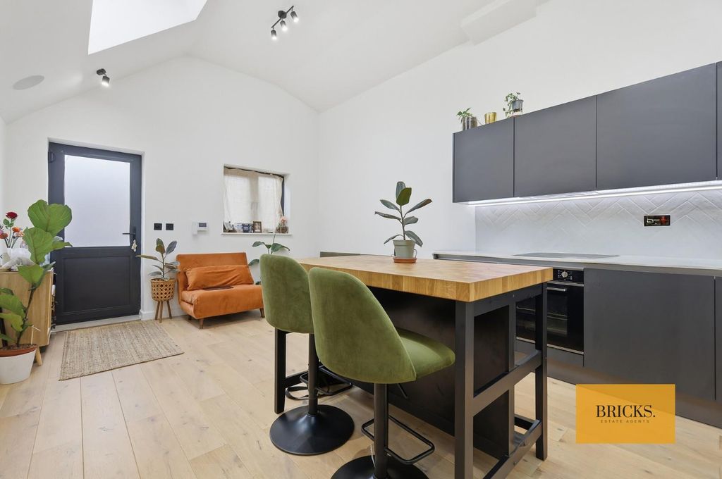 Property photo 3 of 14