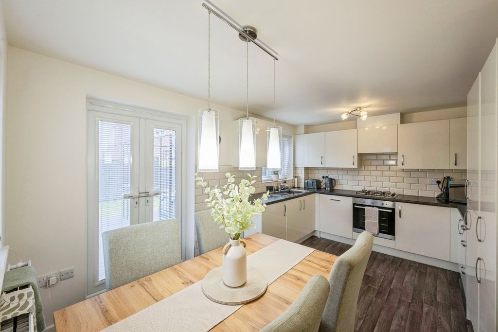 Property photo 2 of 17 Kitchen/Dining Room