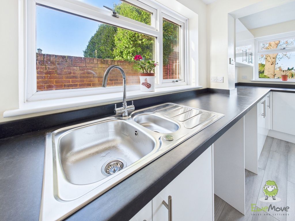 Property photo 2 of 27 Cam01543G0-Pr0168-Still024