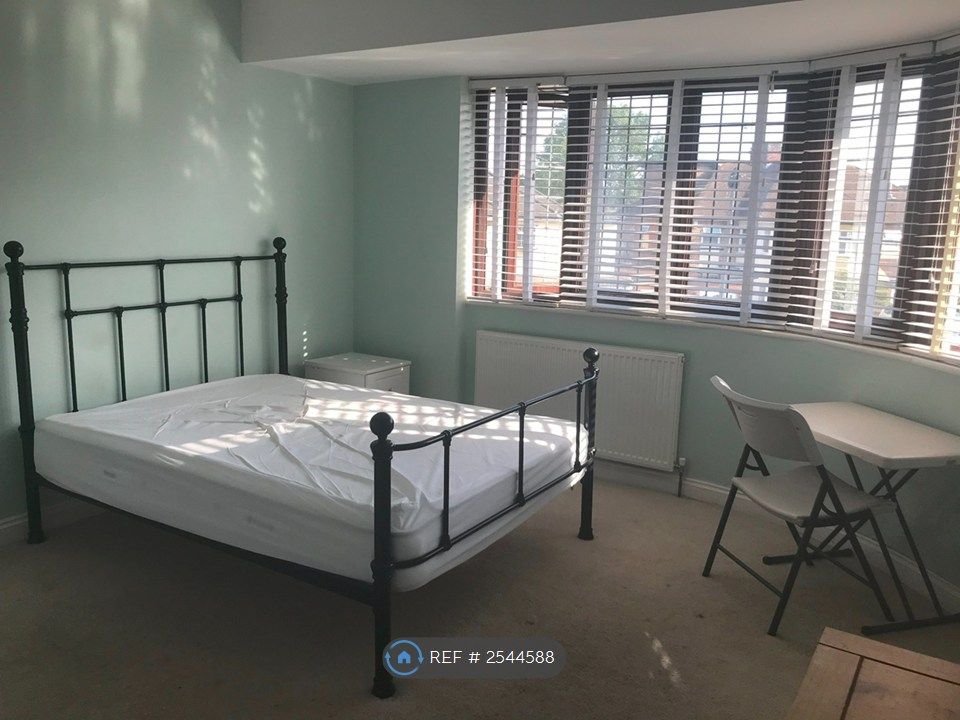 Property photo 1 of 5 Bedroom 1A