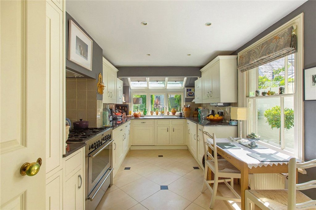 Property photo 3 of 12 Kitchen