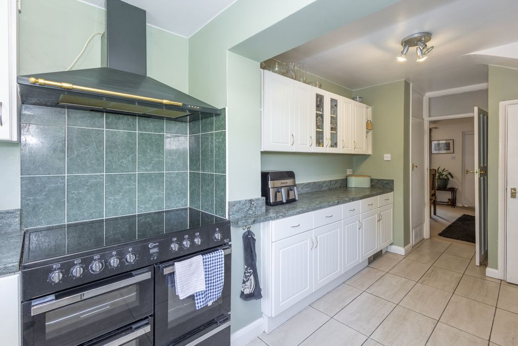 Property photo 3 of 22 Kitchen1