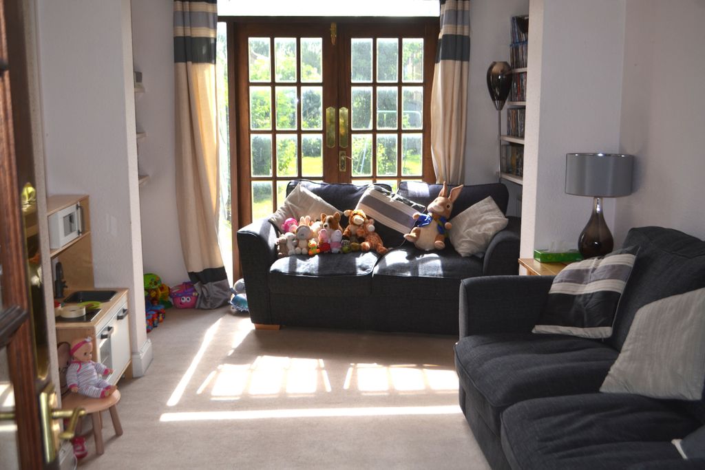 Property photo 2 of 9 Living Room