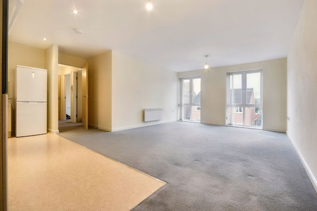 Property photo 3 of 8 Kitchen / Lounge / Diner