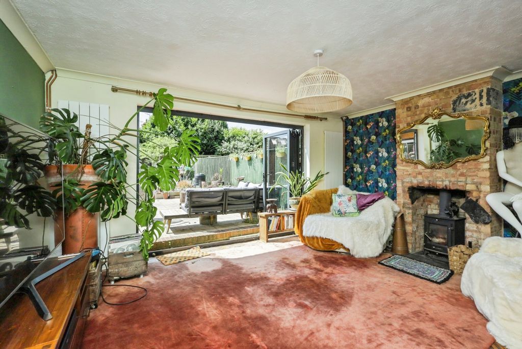 Property photo 2 of 17 Photo