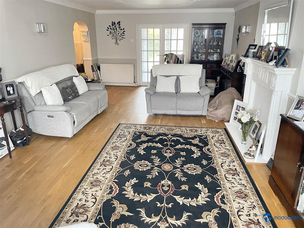 Property photo 3 of 16 53_Crownroad_Ilford_Ig61Nn (11).Jpg