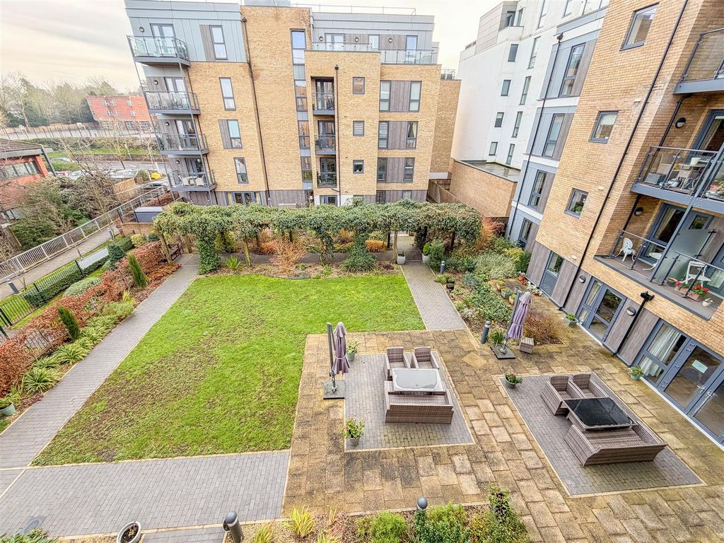 Additional image 6 of 2 bed flat for salePegs Lane, Hertford SG13
