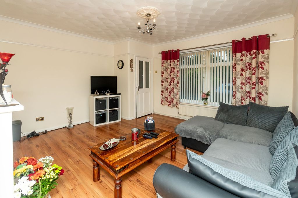 Property photo 3 of 27