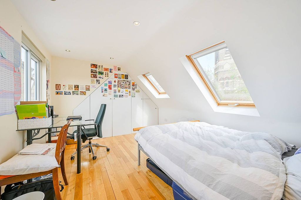 Property photo 3 of 6