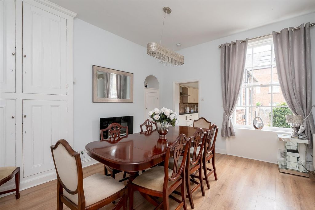 Property photo 2 of 20 Penleys Grove-9.Jpg
