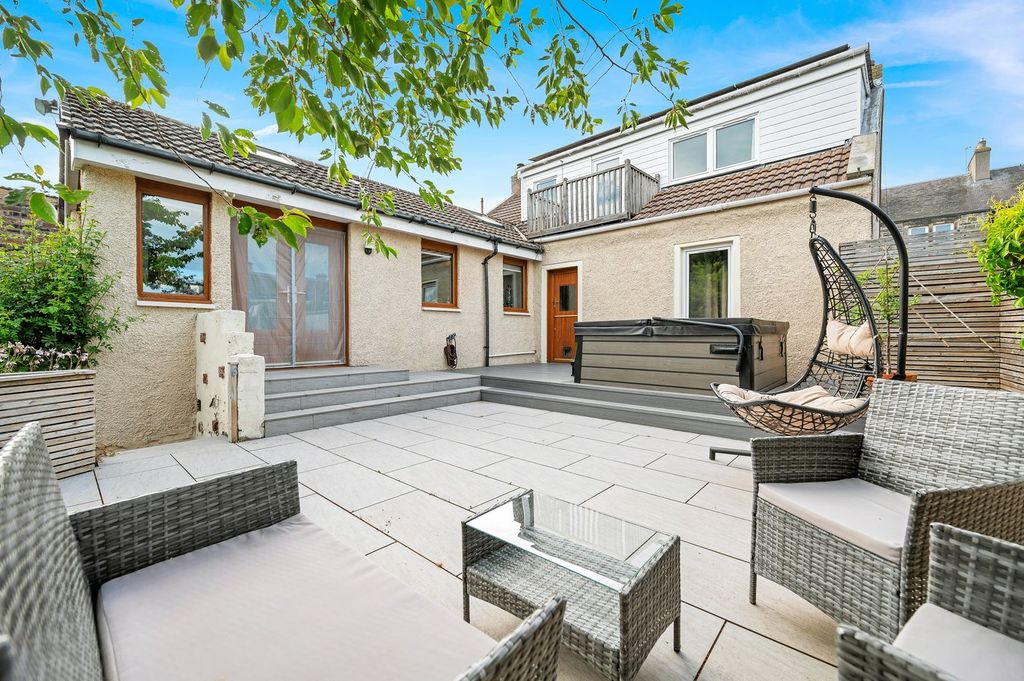 Property photo 1 of 39