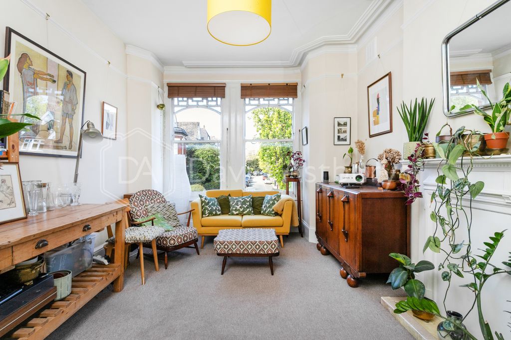 Property photo 2 of 13 4