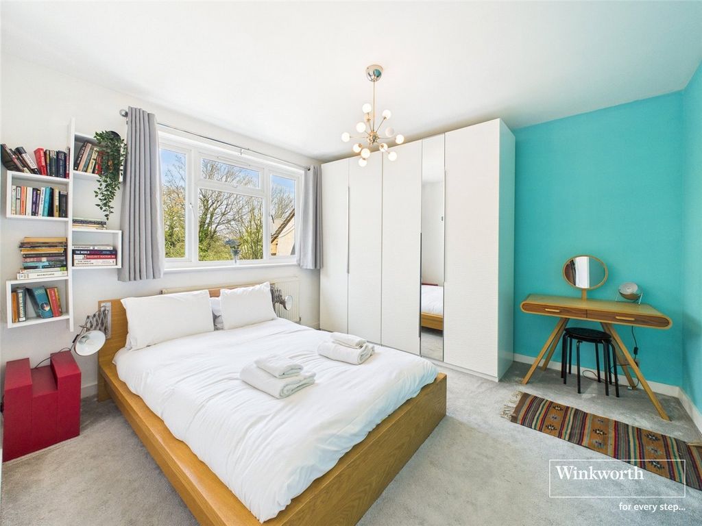 Property photo 1 of 8 Main Bedroom