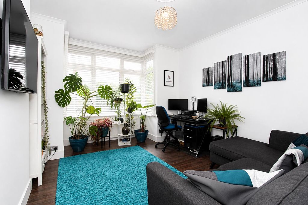 Property photo 3 of 14 Lounge.Png