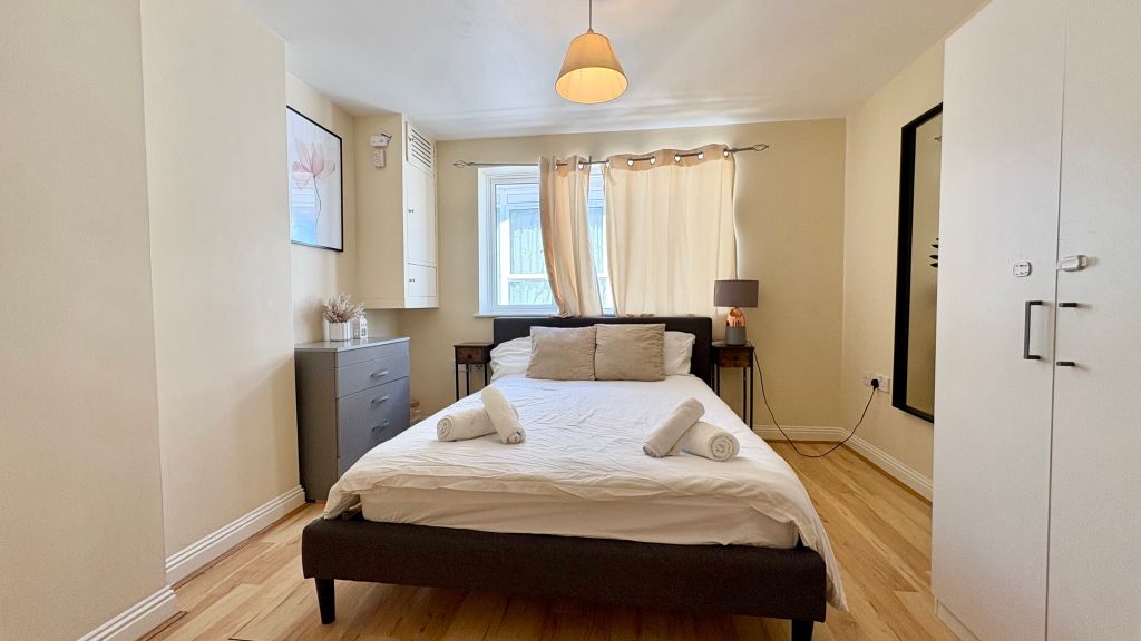 Property photo 3 of 14 Bedroom
