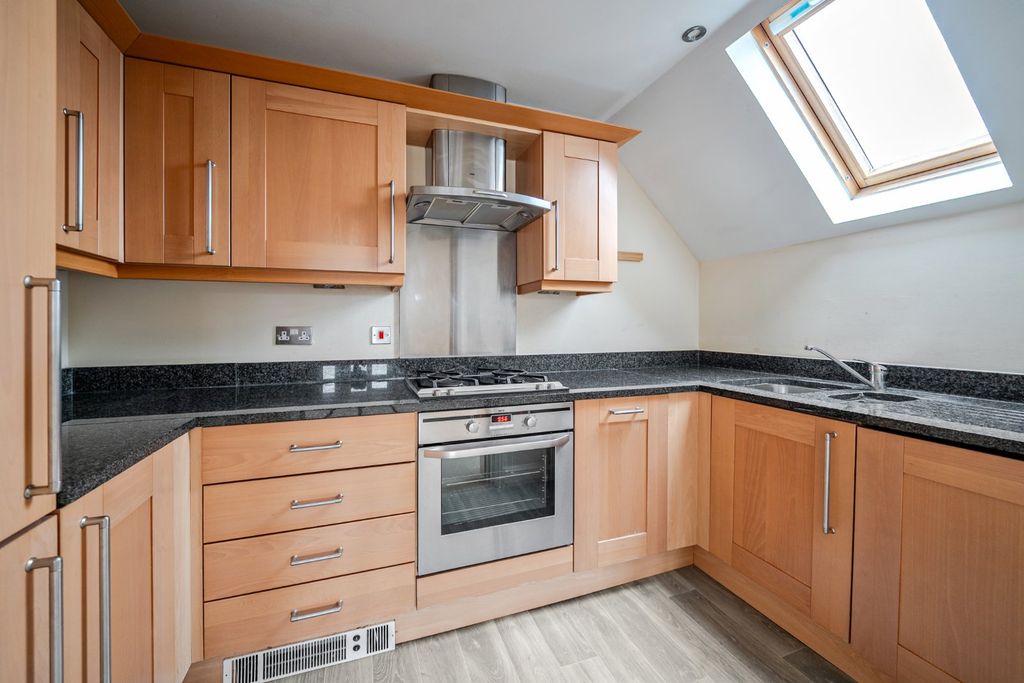 Property photo 2 of 12 Picture No. 16