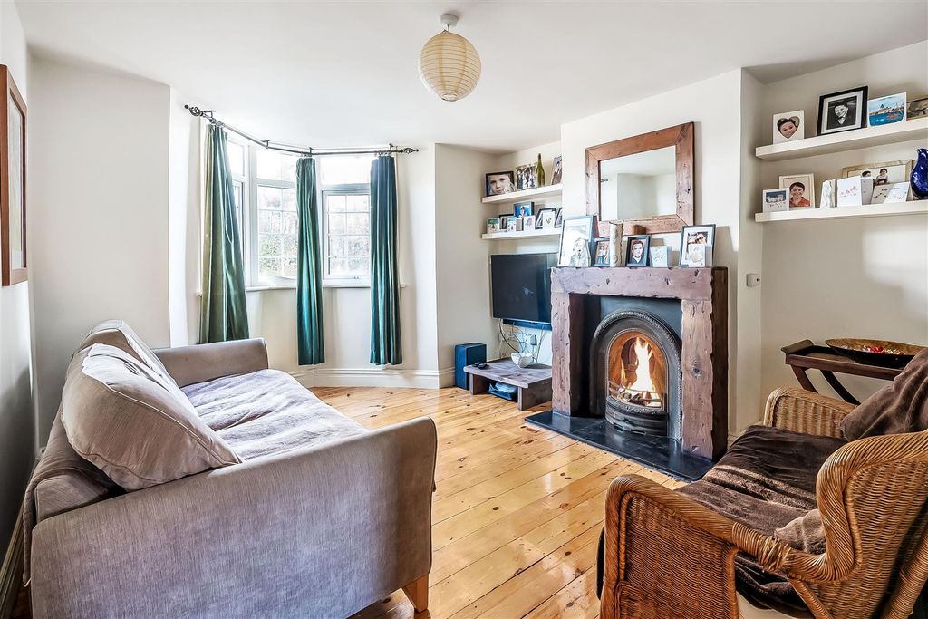 Property photo 3 of 12 29-Highlands-Road-9-B.Jpg