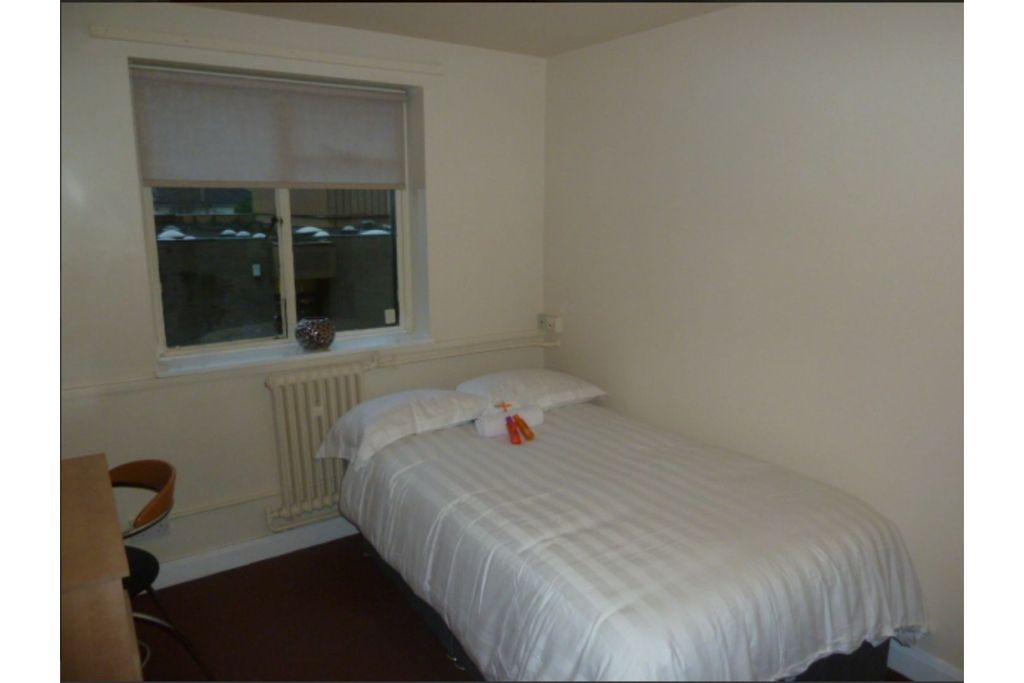 Property photo 3 of 7 Annex Bedroom