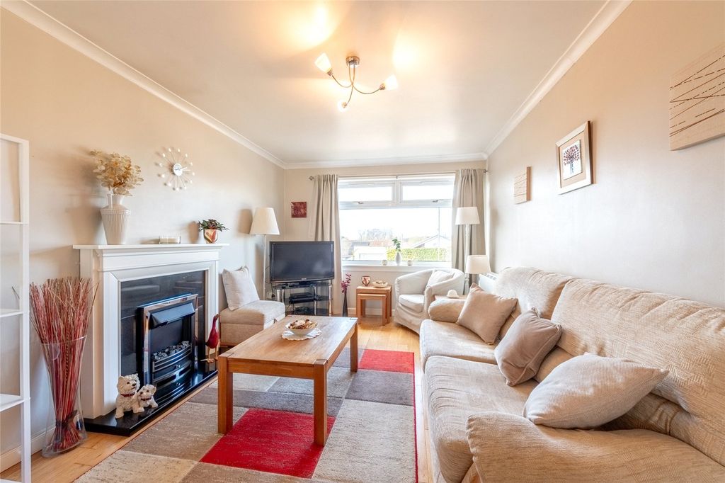 Property photo 2 of 29 3 Chapel Bank