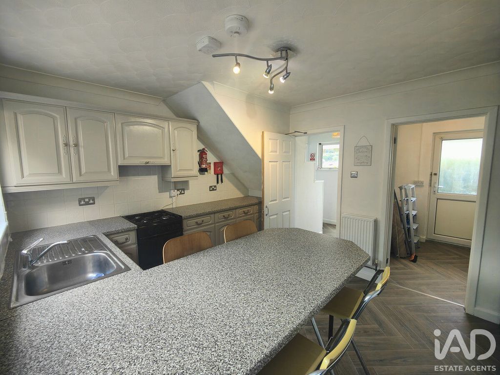Property photo 3 of 13