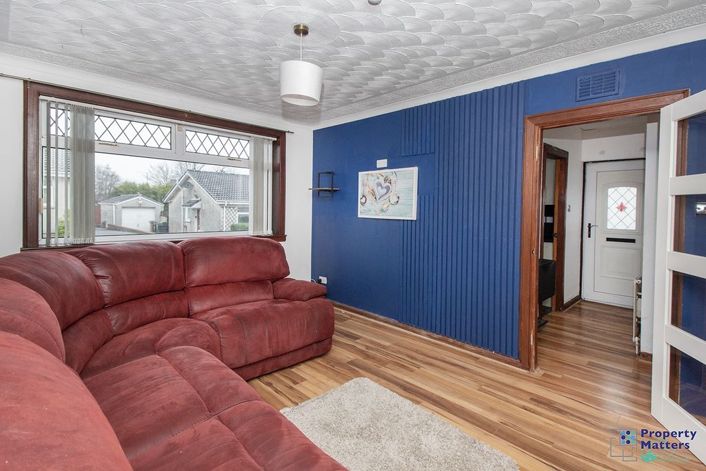 Property photo 3 of 13 Lounge