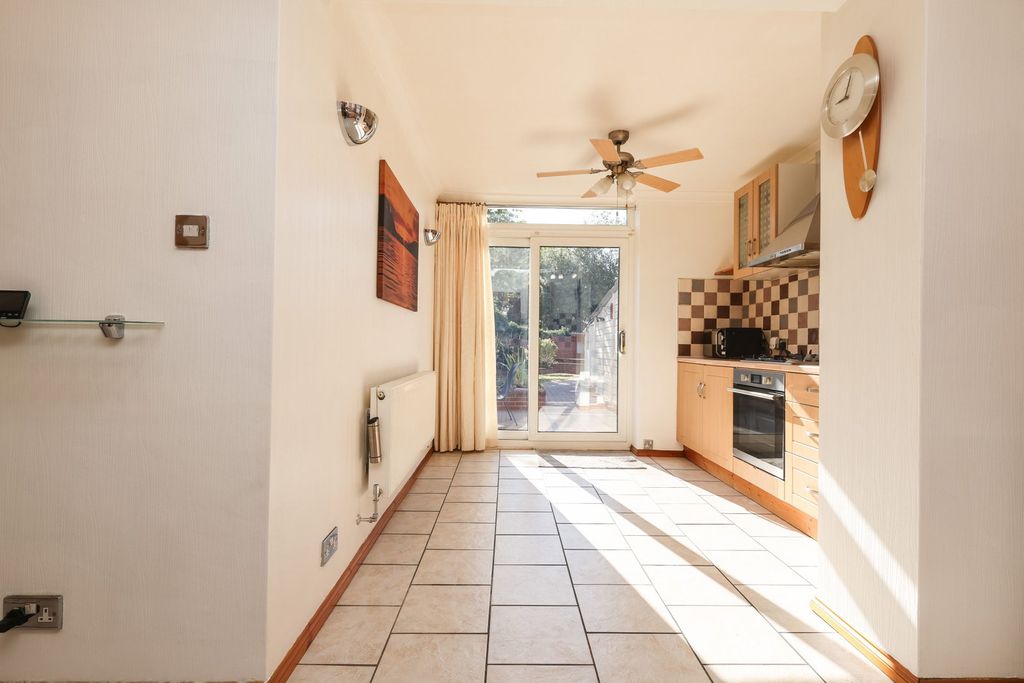 Property photo 2 of 54