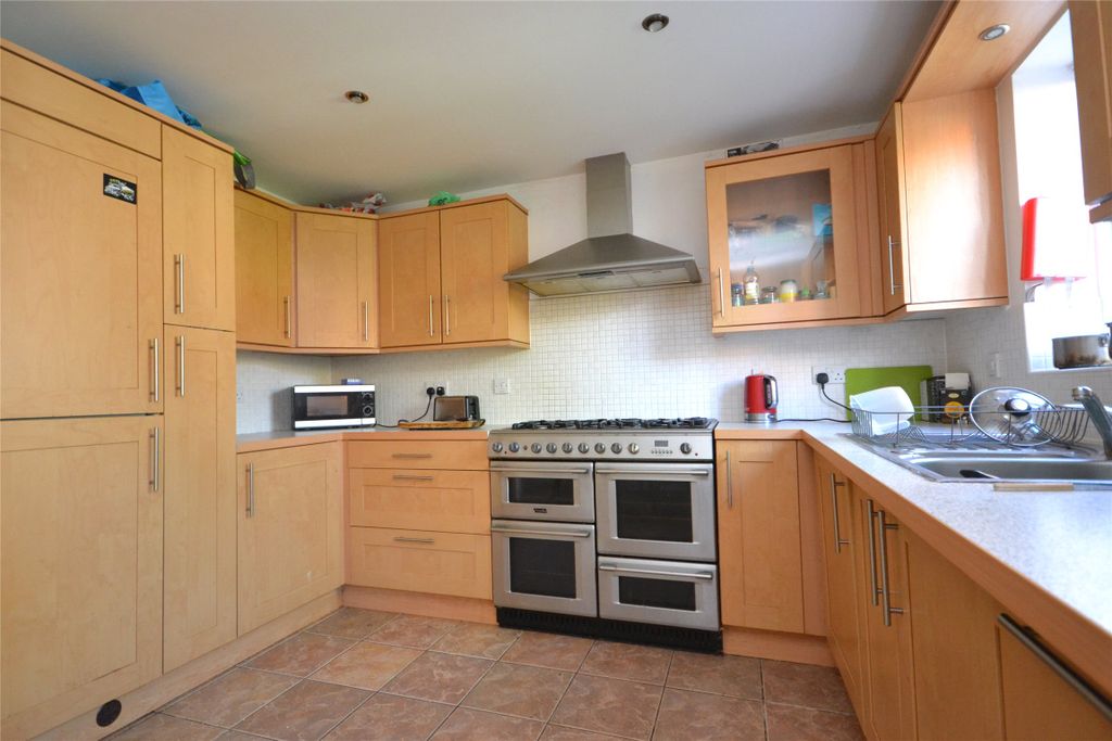 Property photo 3 of 14 Kitchen